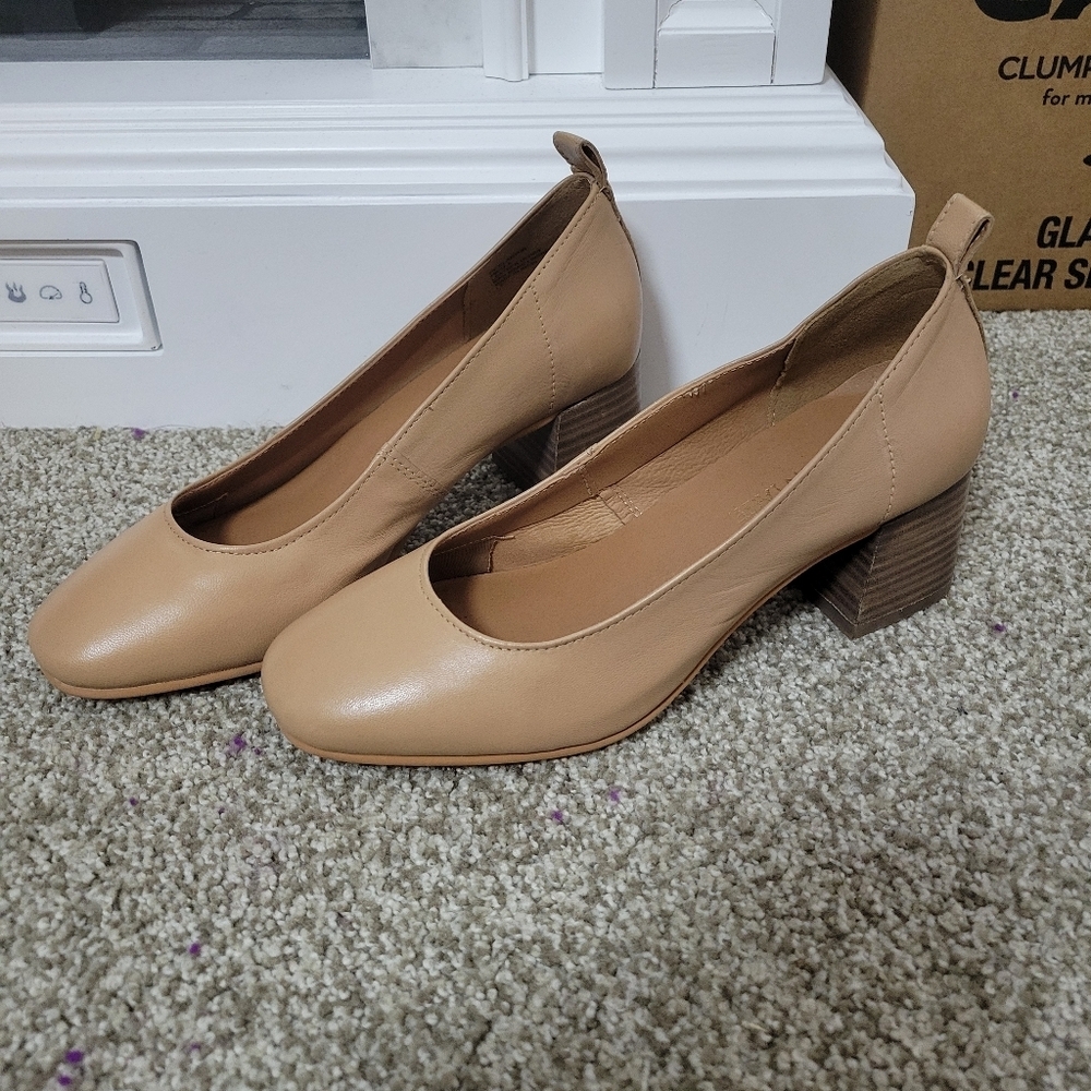 Crown Vintage Clanton Pump Beige And Brown Block Heel, Size 7
